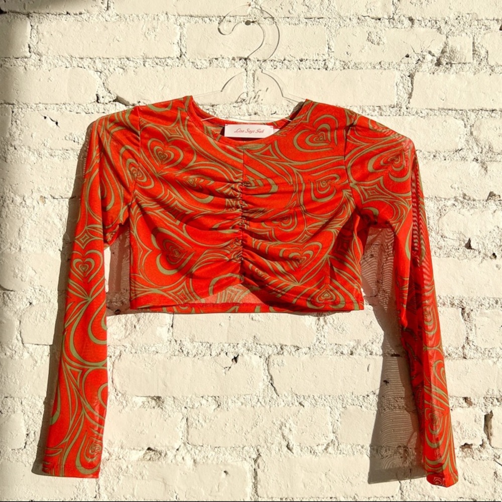 Lisa Says Gah Elenor crop top in Wild Hearts red - Picture 2 of 4